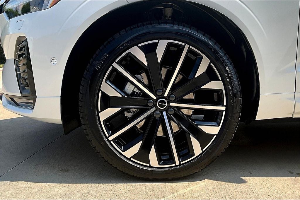 2026 Volvo XC60 B5 Ultra