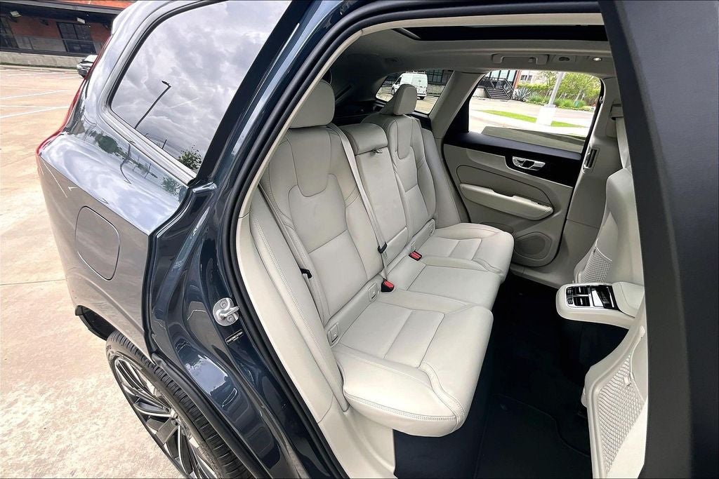 2026 Volvo XC60 B5 Ultra