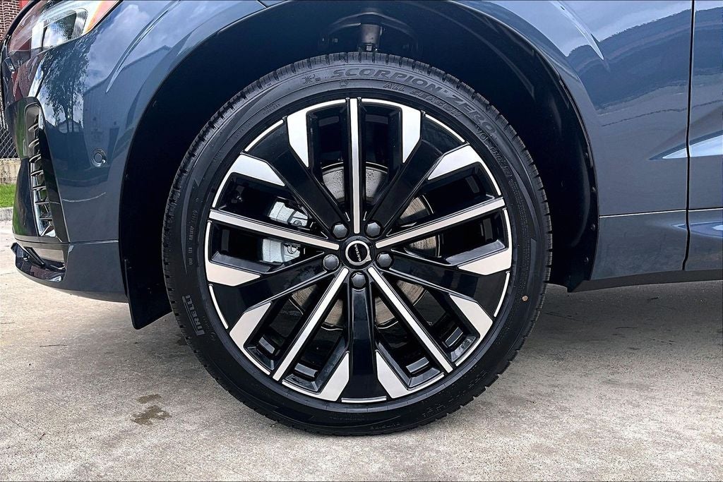 2026 Volvo XC60 B5 Ultra