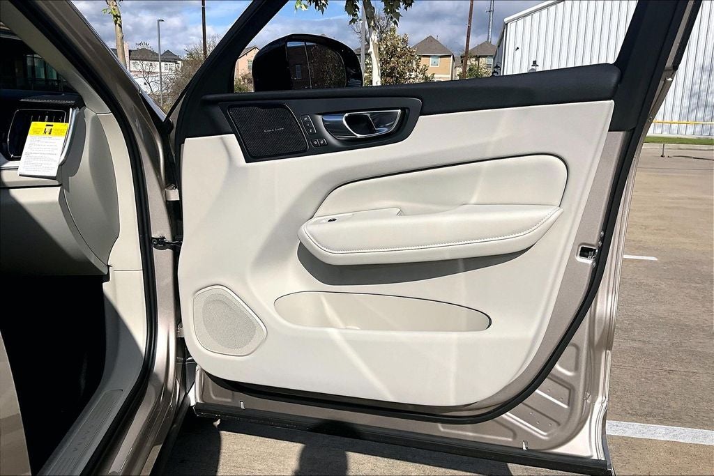 2026 Volvo XC60 B5 Ultra