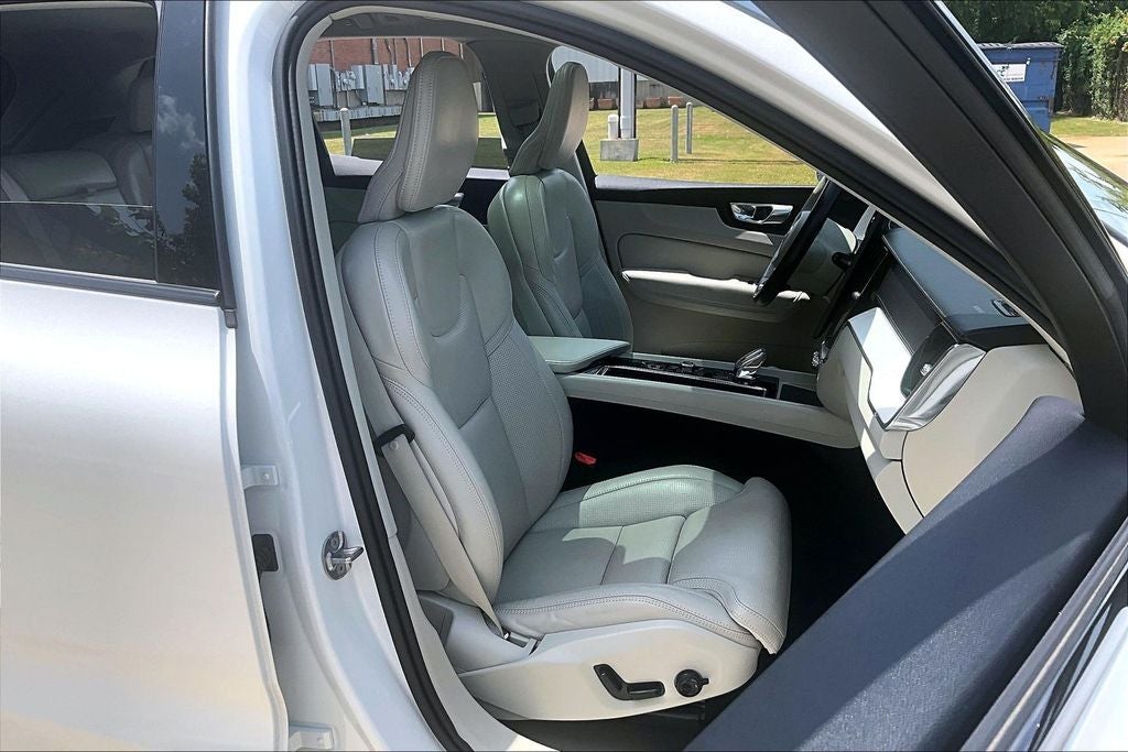 2026 Volvo XC60 B5 Ultra