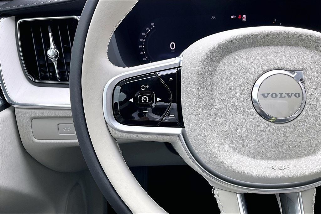 2026 Volvo XC60 B5 Ultra