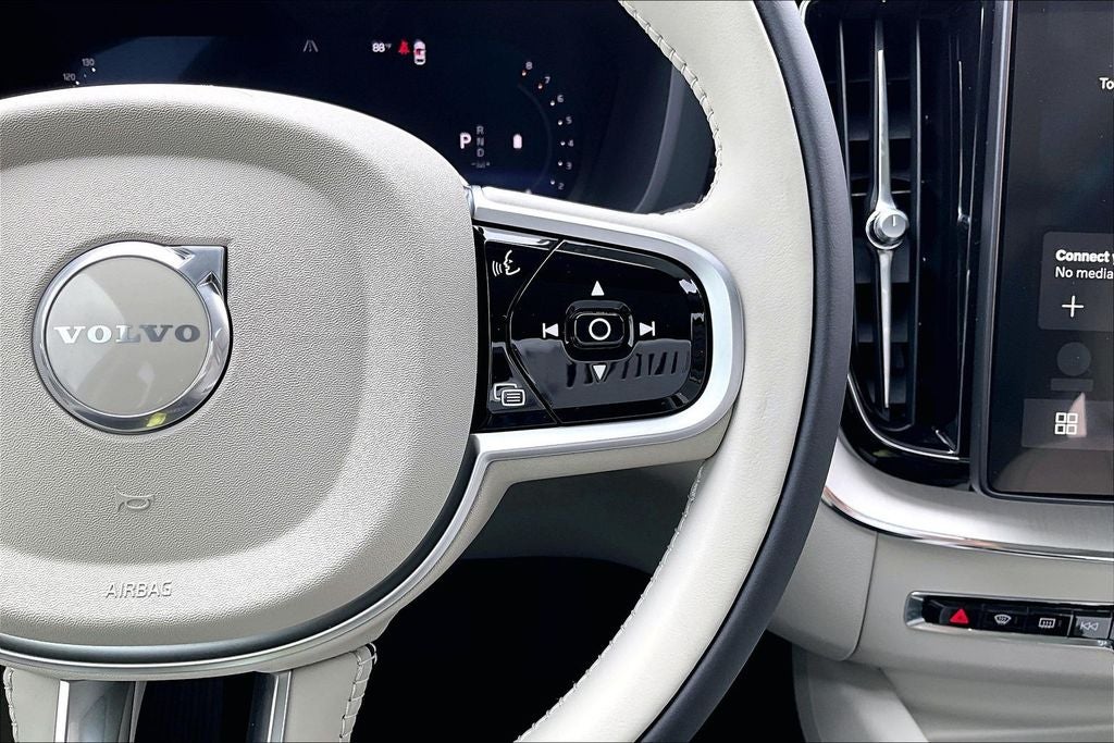 2026 Volvo XC60 B5 Ultra