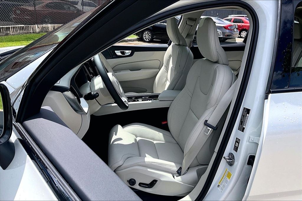 2026 Volvo XC60 B5 Ultra