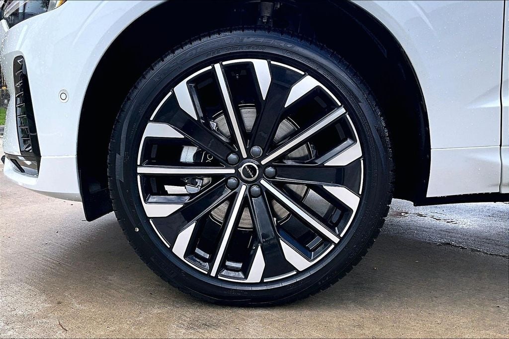 2026 Volvo XC60 B5 Ultra