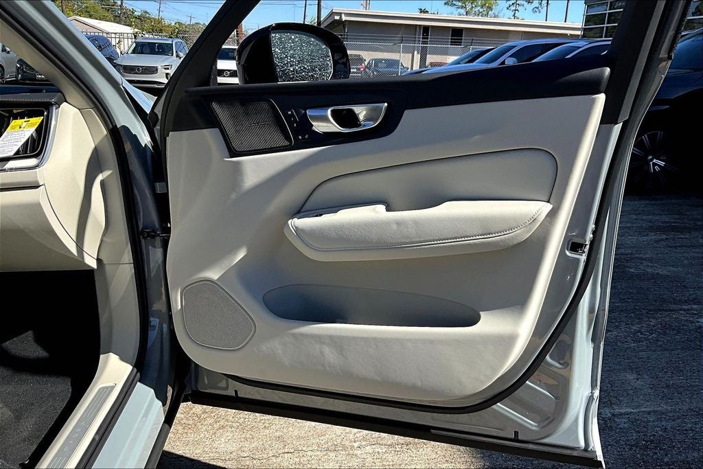 2026 Volvo XC60 B5 Ultra