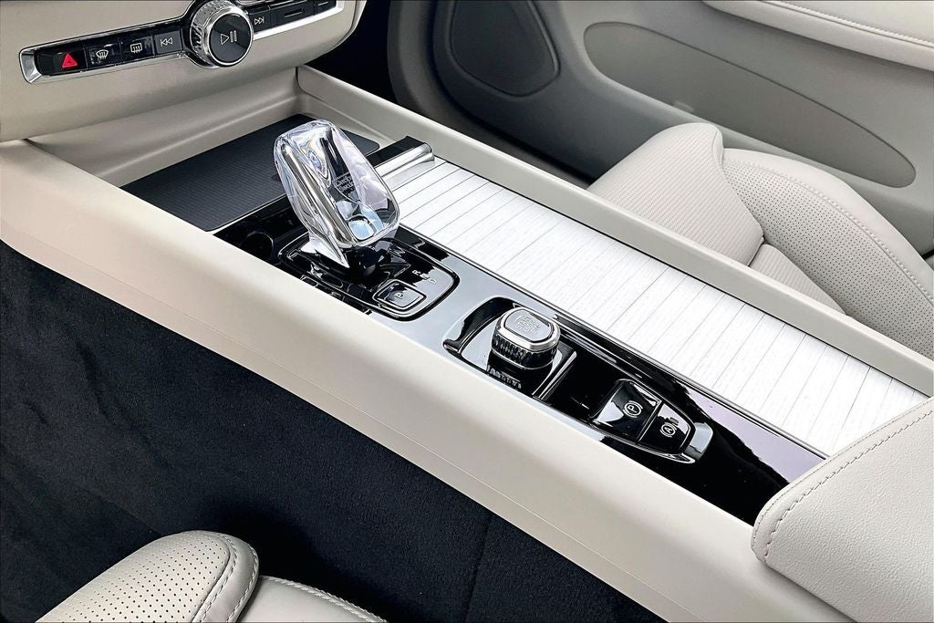 2026 Volvo XC60 B5 Ultra