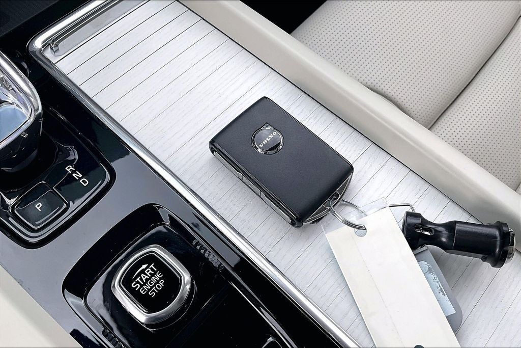 2026 Volvo XC60 B5 Ultra