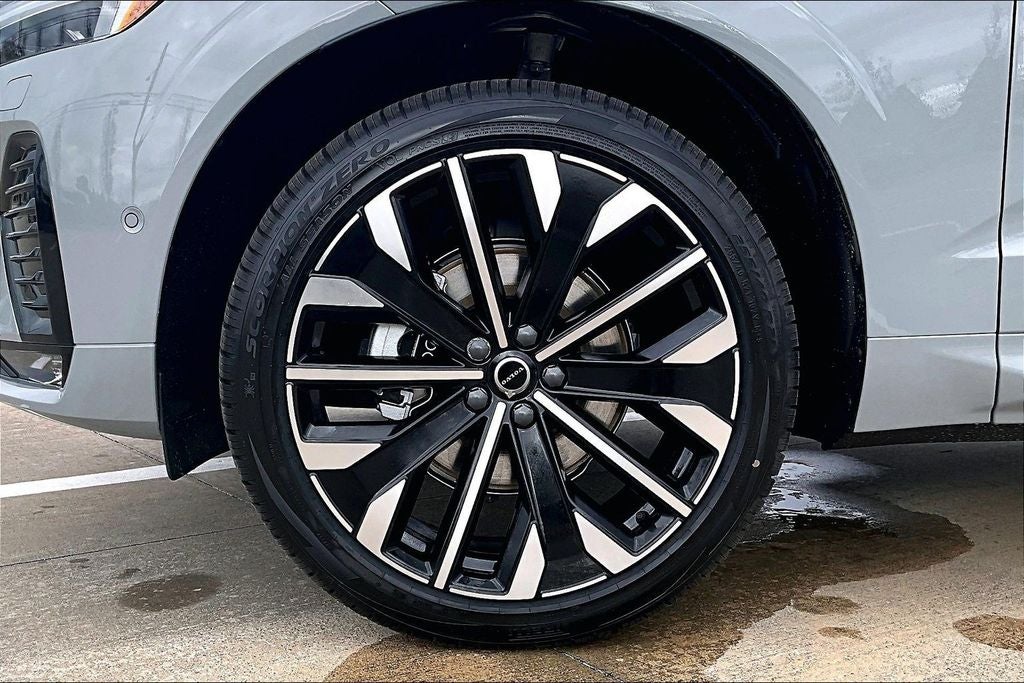 2026 Volvo XC60 B5 Ultra