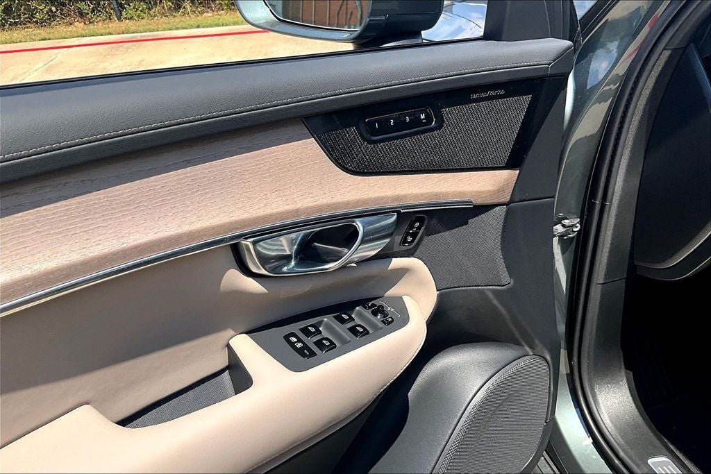2027 Volvo XC90 B5 Plus