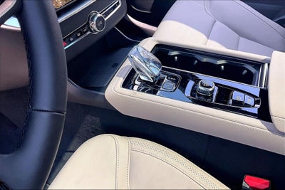 2027 Volvo XC90 B5 Plus