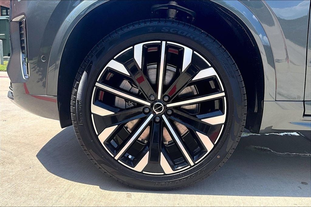 2027 Volvo XC90 B5 Plus