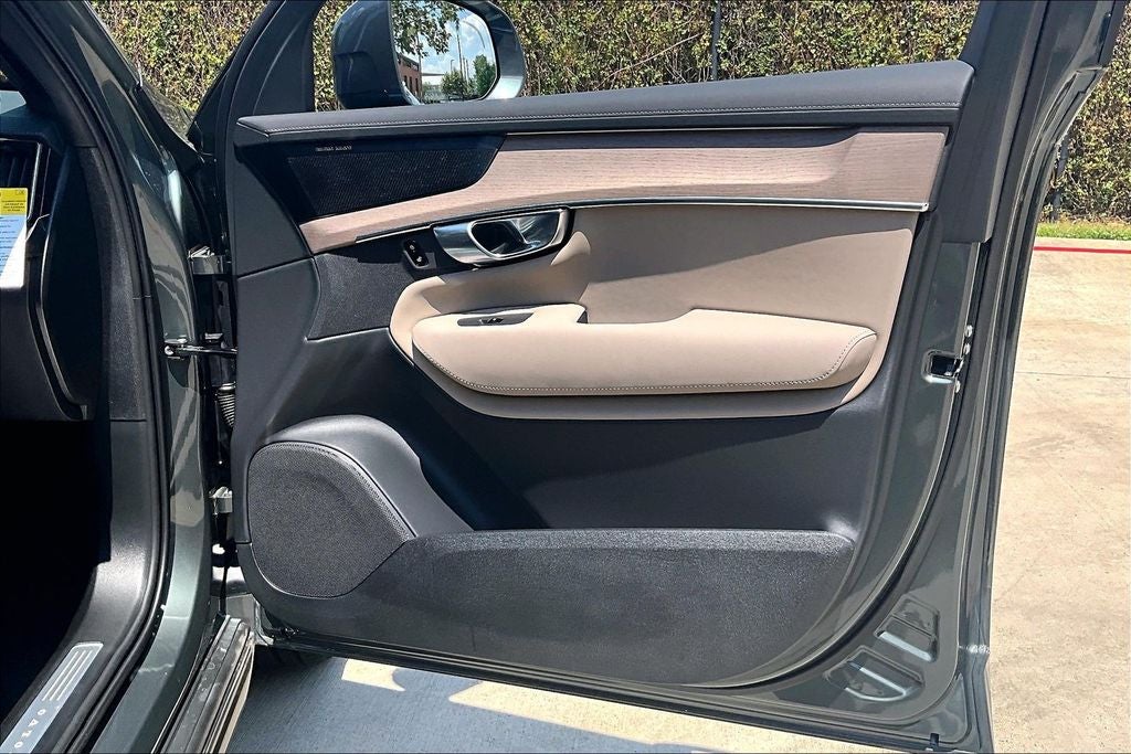 2027 Volvo XC90 B5 Plus