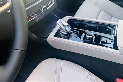 2027 Volvo XC90 B5 Core