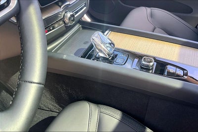 2027 Volvo XC60 B5 Plus