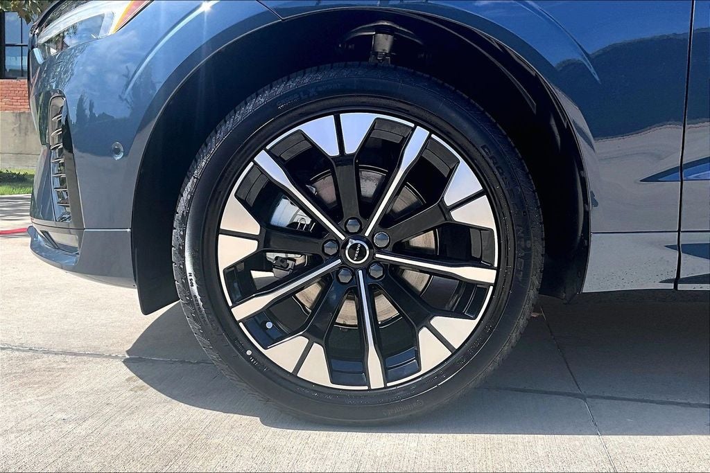 2027 Volvo XC60 B5 Plus