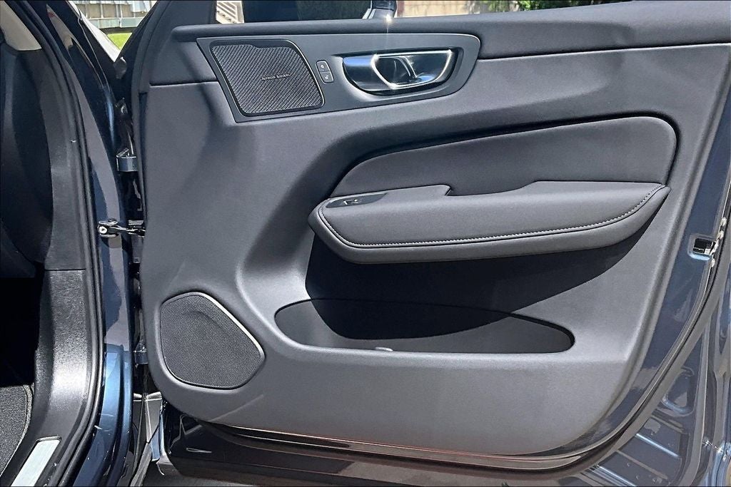 2027 Volvo XC60 B5 Plus