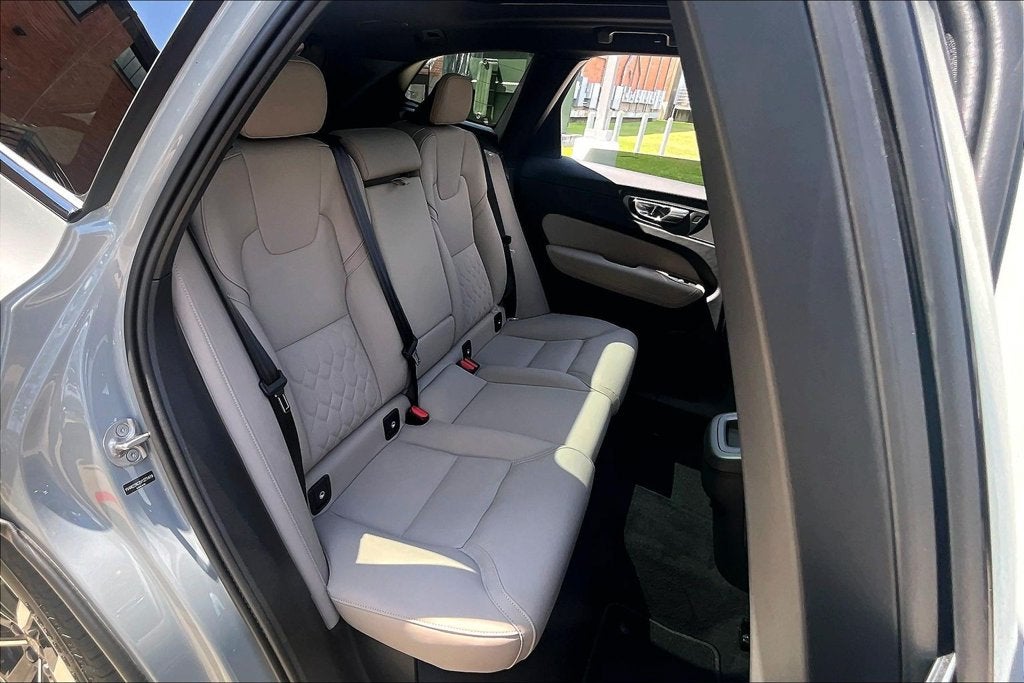 2027 Volvo XC60 B5 Plus