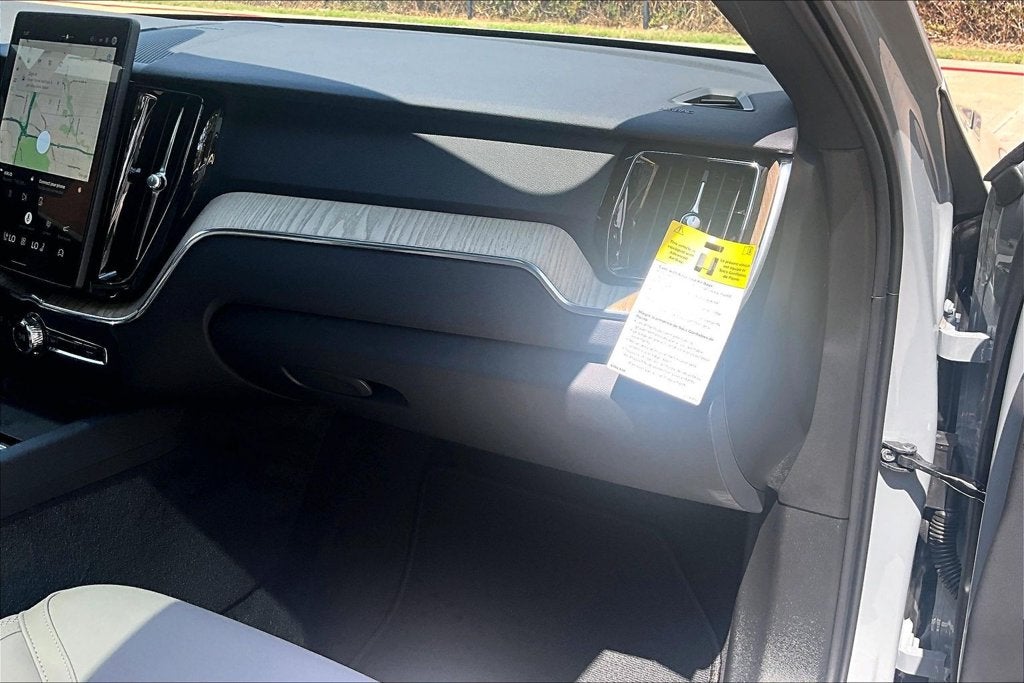 2027 Volvo XC60 B5 Plus