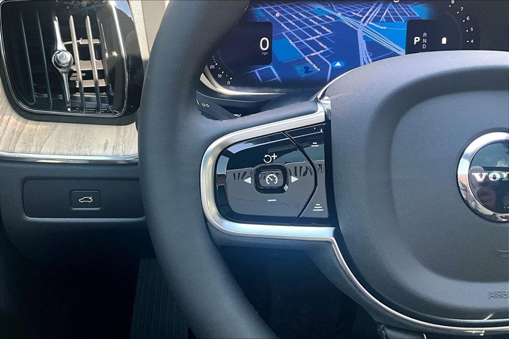 2027 Volvo XC60 B5 Plus