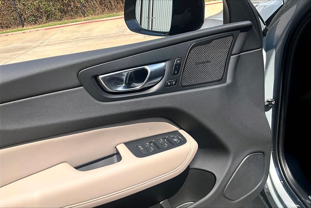 2027 Volvo XC60 B5 Plus