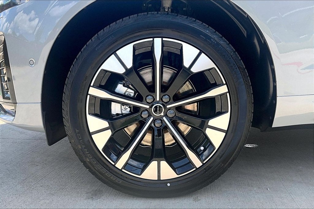 2027 Volvo XC60 B5 Plus