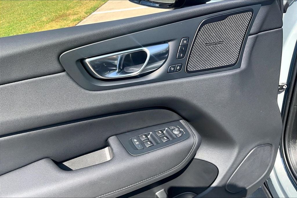 2027 Volvo XC60 B5 Plus