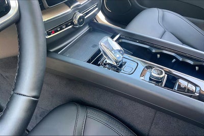 2027 Volvo XC60 B5 Plus
