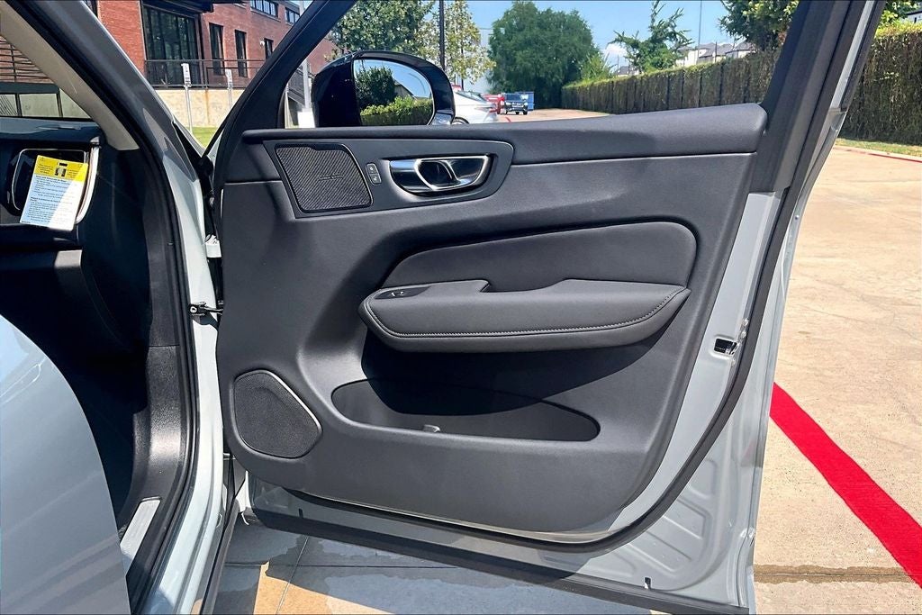 2027 Volvo XC60 B5 Plus