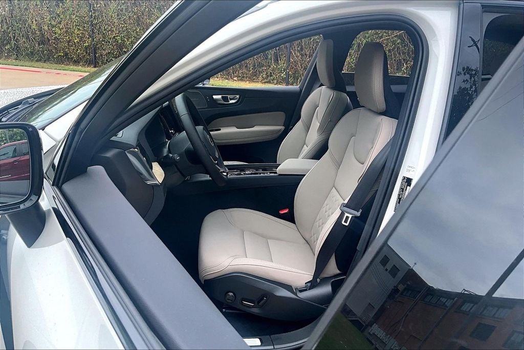 2027 Volvo XC60 B5 Plus