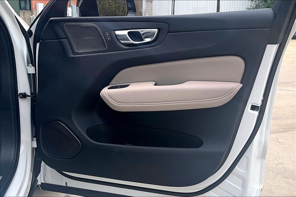 2027 Volvo XC60 B5 Plus