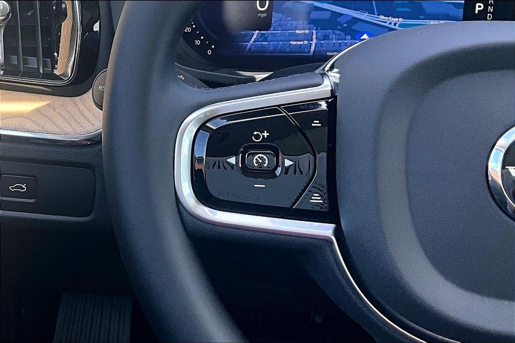 2027 Volvo XC60 B5 Plus