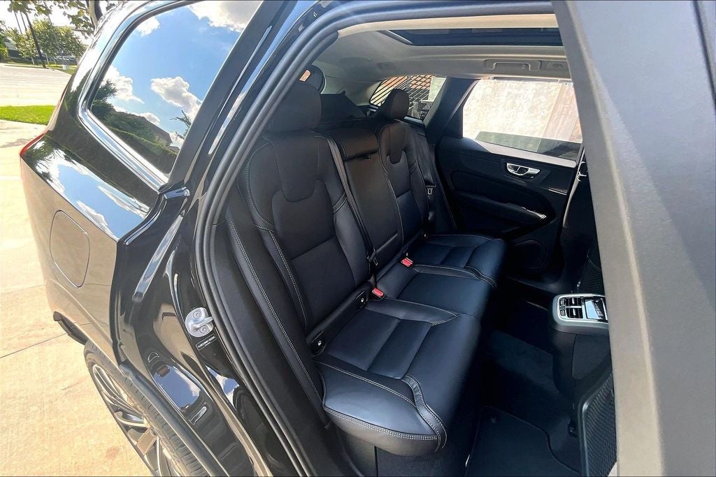 2027 Volvo XC60 B5 Ultra