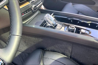2027 Volvo XC60 B5 Ultra