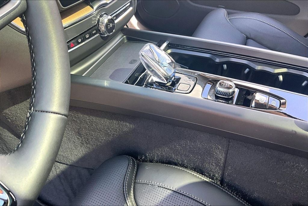 2027 Volvo XC60 B5 Ultra