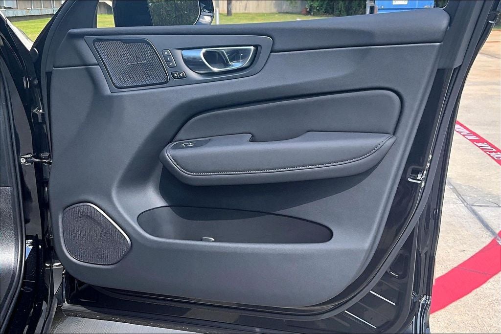 2027 Volvo XC60 B5 Ultra