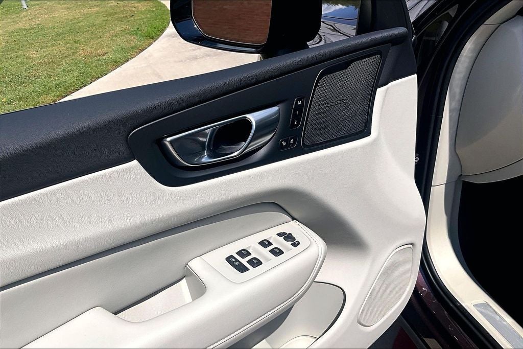 2027 Volvo XC60 B5 Ultra
