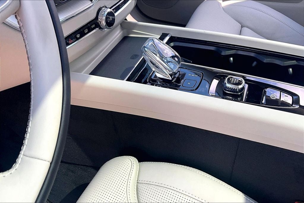 2027 Volvo XC60 B5 Ultra