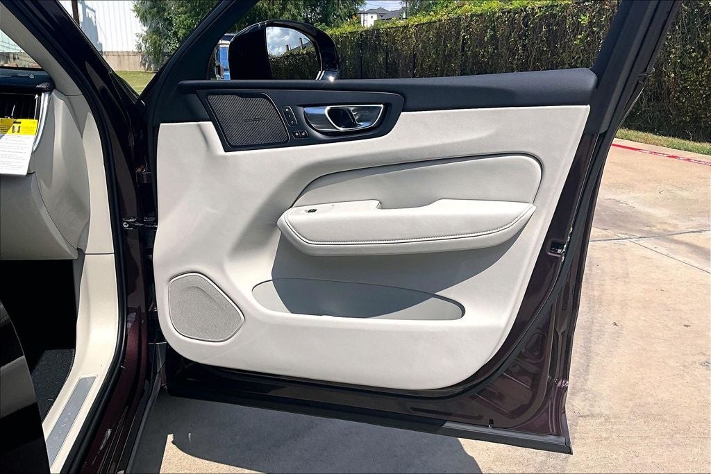 2027 Volvo XC60 B5 Ultra