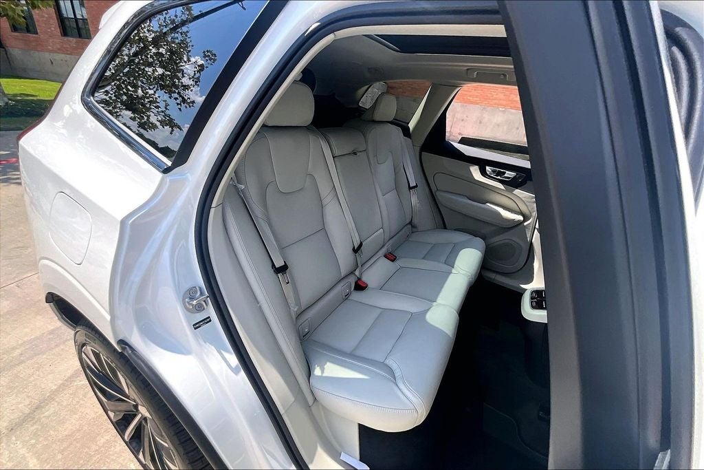 2027 Volvo XC60 B5 Ultra
