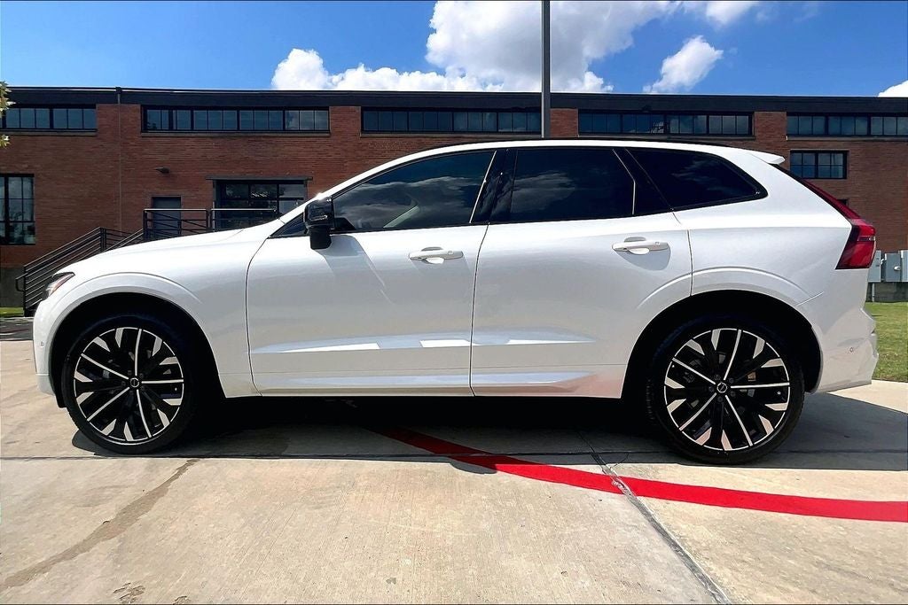 2027 Volvo XC60 B5 Ultra