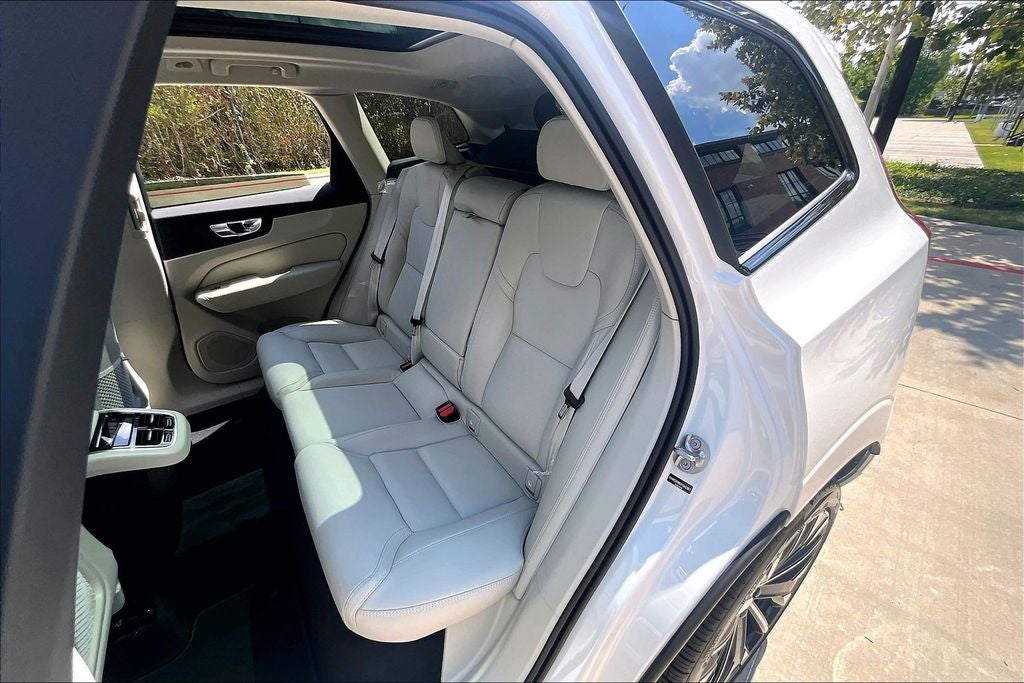 2027 Volvo XC60 B5 Ultra