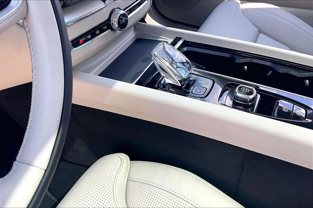 2027 Volvo XC60 B5 Ultra