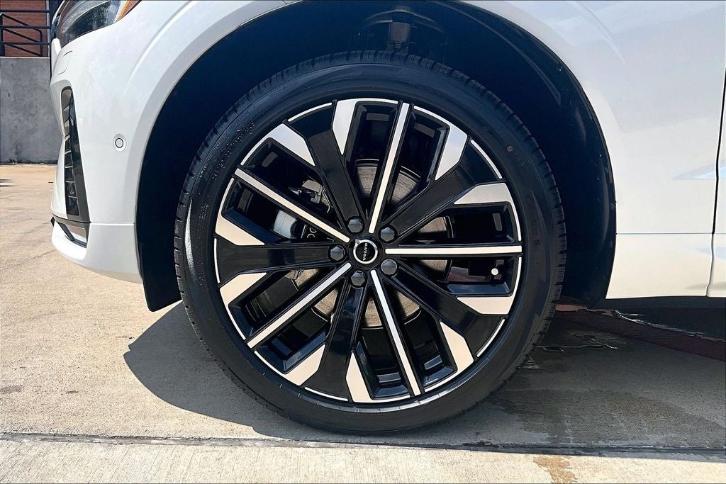 2027 Volvo XC60 B5 Ultra