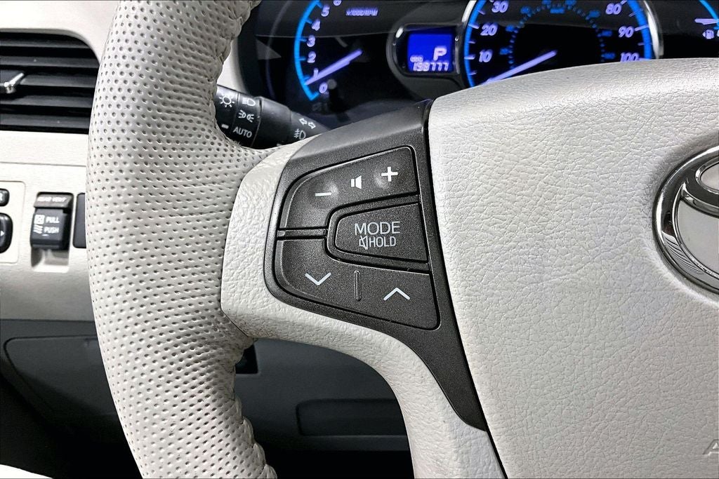 2013 Toyota Sienna XLE 8 Passenger