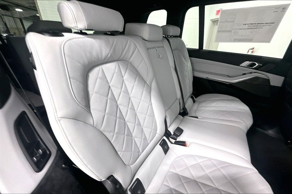 2027 BMW X7 xDrive40i