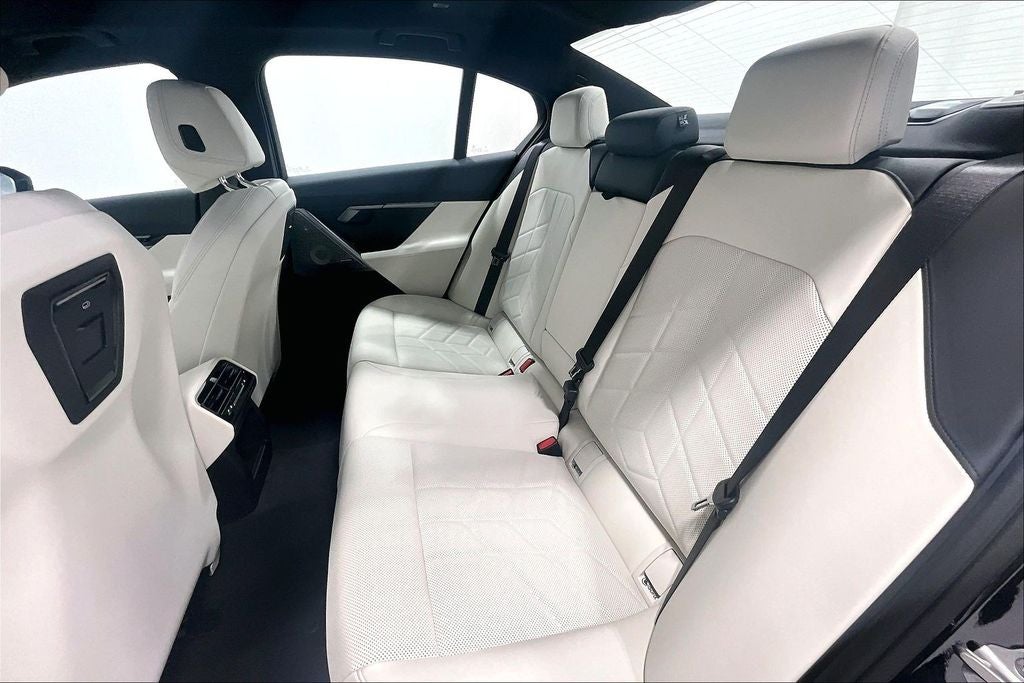 2026 BMW 5 Series 550e xDrive