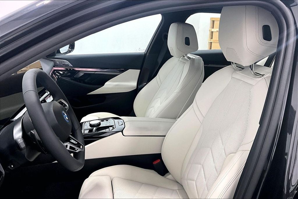 2026 BMW 5 Series 550e xDrive