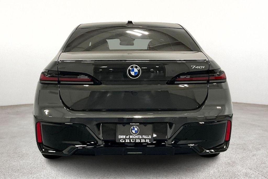 2026 BMW 7 Series 740i