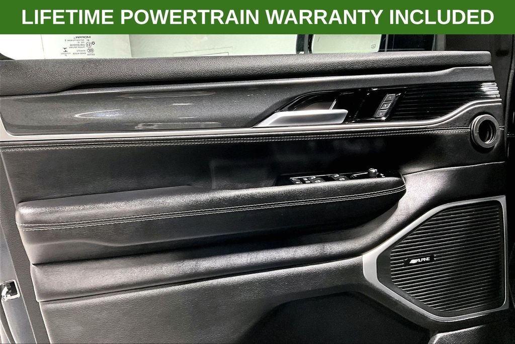 2023 Jeep Wagoneer Base